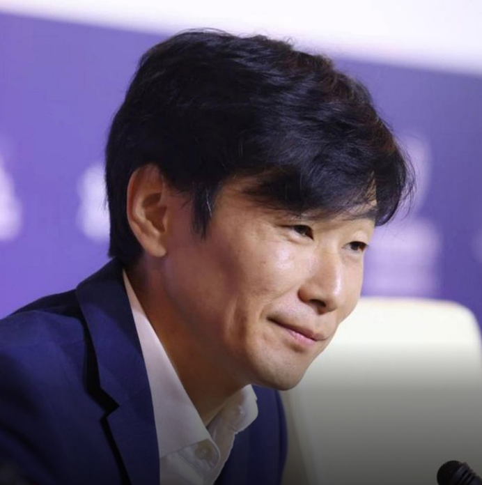 Спикер вебинара — Виктор Бак